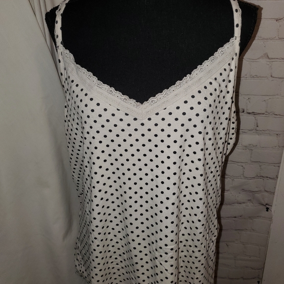 Old Navy Tops - Old Navy Plus Tank White/Black sz XXL